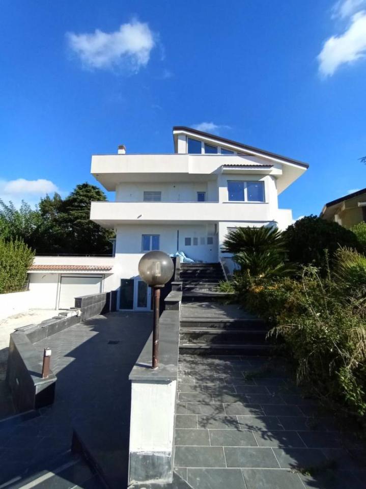 casa indipendente in vendita a Caserta in zona San Clemente