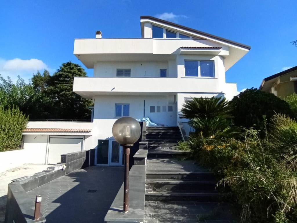 casa indipendente in vendita a Caserta in zona San Clemente