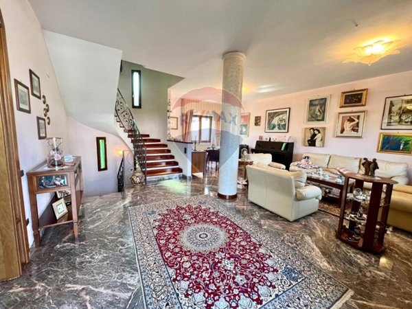 casa indipendente in vendita a Caserta in zona Acquaviva