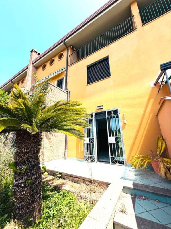 casa indipendente in vendita a Caserta in zona Puccianiello