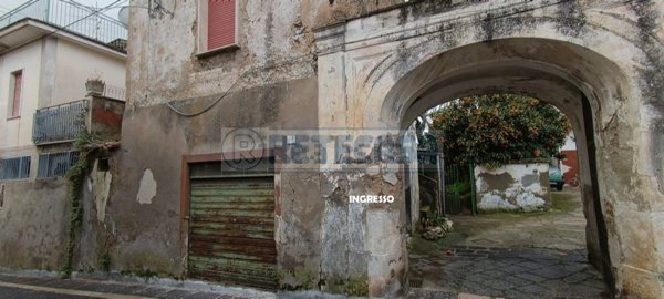 pentavano in vendita a Caserta in zona Puccianiello