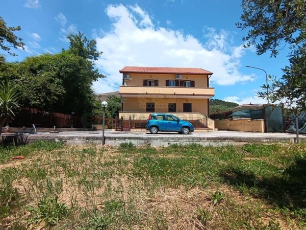 casa indipendente in vendita a Caserta in zona Ospedale