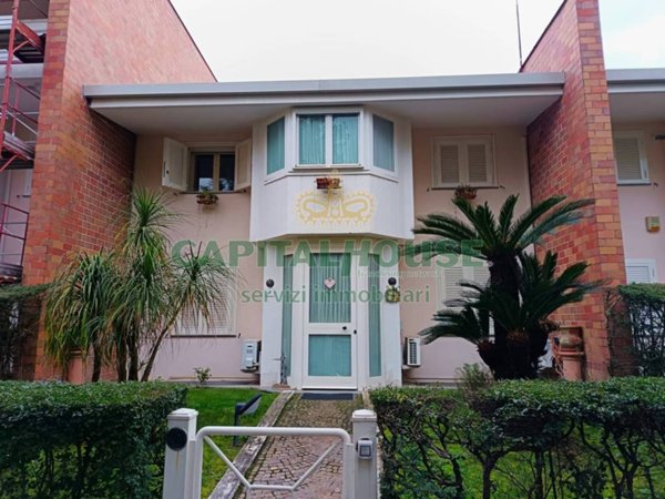 casa indipendente in vendita a Caserta in zona Ospedale