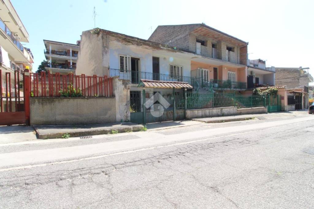 casa indipendente in vendita a Caserta in zona Ospedale