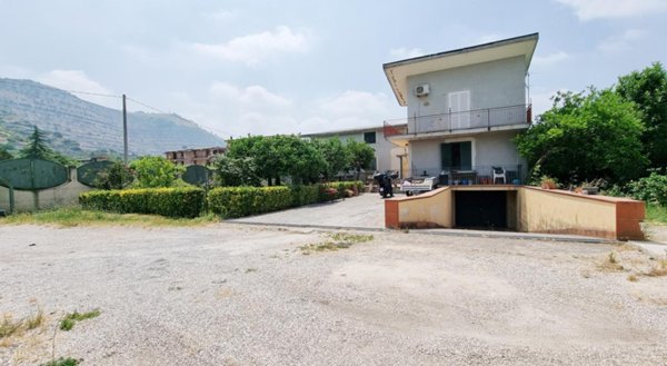casa indipendente in vendita a Caserta in zona San Clemente