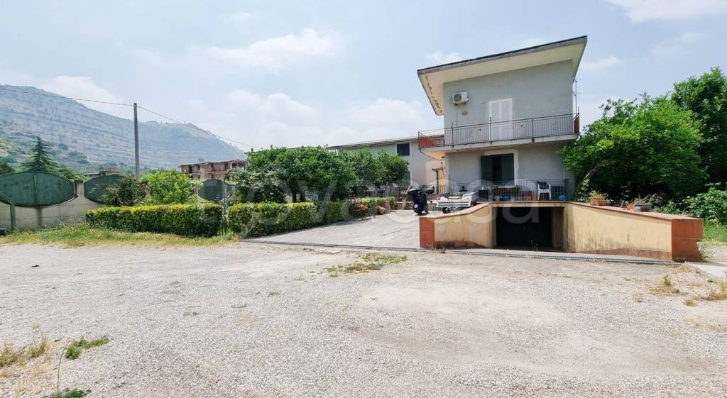 casa indipendente in vendita a Caserta