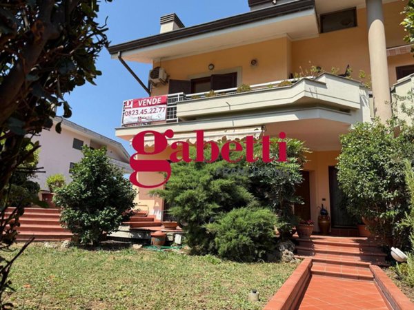 casa indipendente in vendita a Caserta in zona Briano