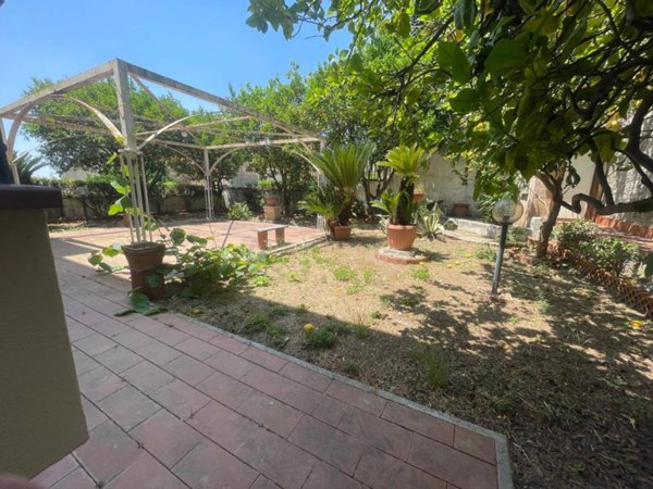casa indipendente in vendita a Caserta in zona Santa Barbara / Tuoro