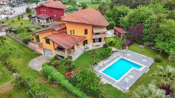 casa indipendente in vendita a Caserta in zona Ospedale