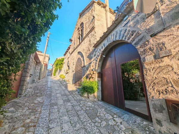casa indipendente in vendita a Caserta in zona Casola