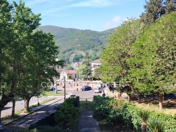 intera palazzina in vendita a Caserta in zona Vaccheria
