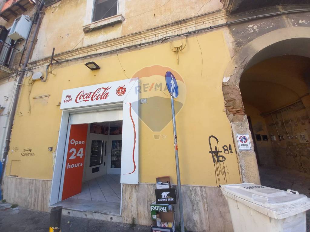 negozio in vendita a Caserta in zona Centro Città