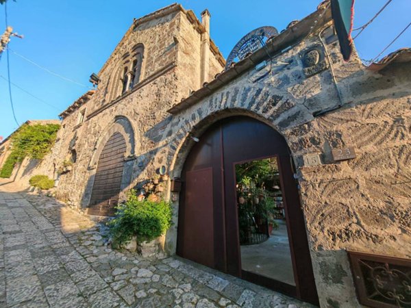 casa indipendente in vendita a Caserta in zona Casertavecchia