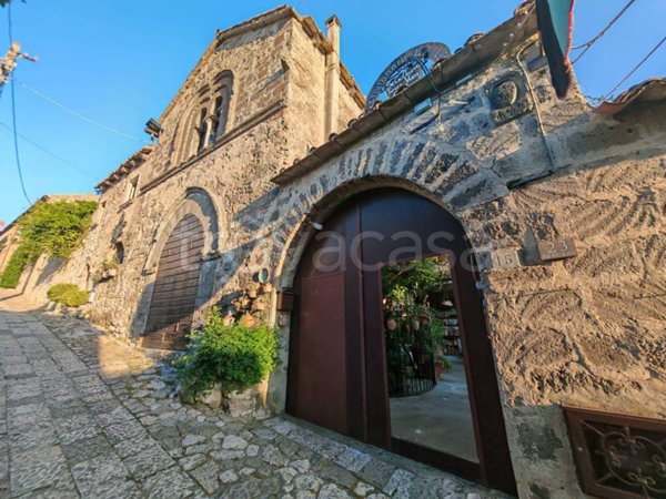 casa indipendente in vendita a Caserta in zona Casertavecchia