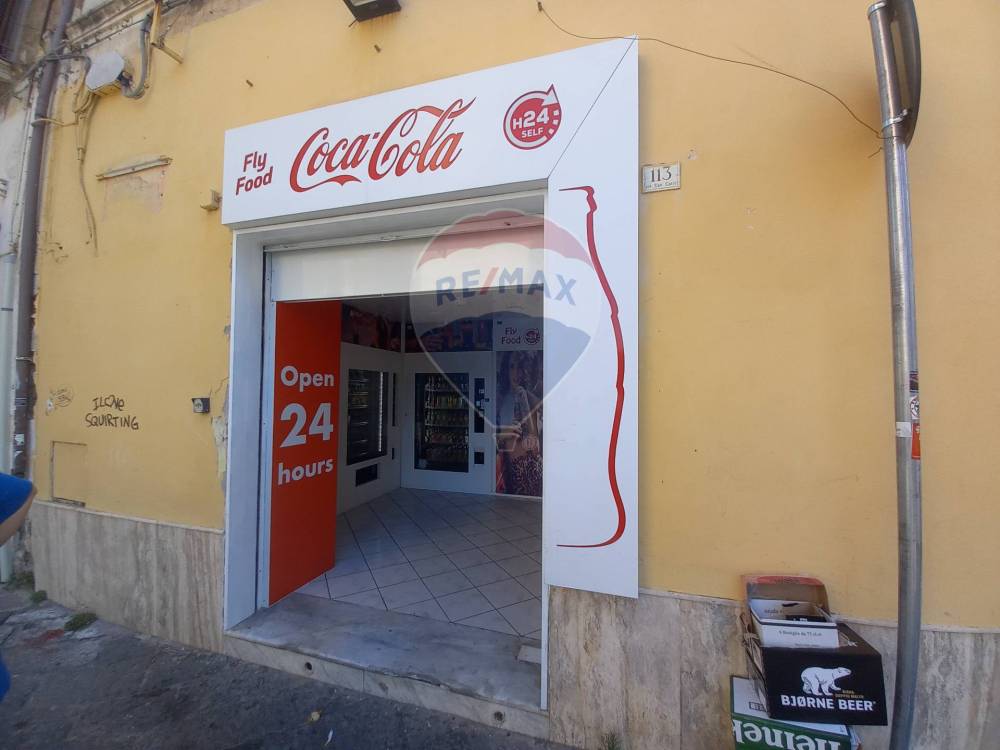 locale commerciale in vendita a Caserta in zona Centro Città