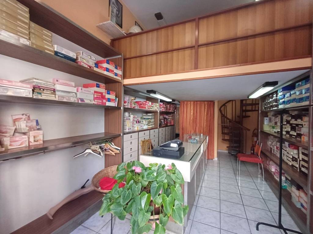 negozio in vendita a Caserta
