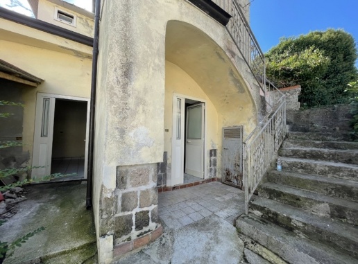 casa indipendente in vendita a Caserta in zona Casola