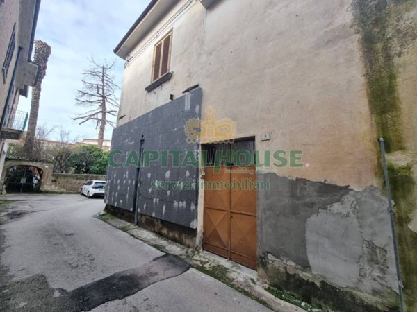 casa indipendente in vendita a Caserta in zona Acquaviva