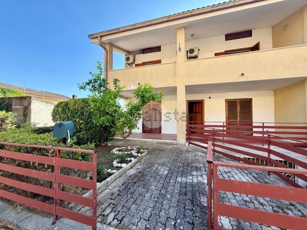 casa indipendente in vendita a Caserta in zona Santa Barbara / Tuoro