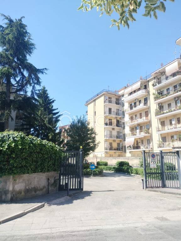 appartamento in vendita a Caserta in zona Acquaviva