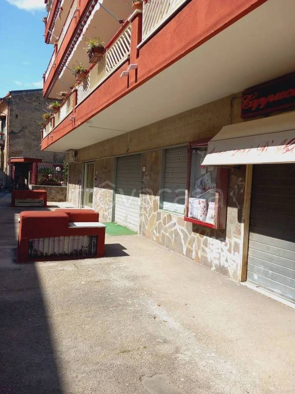 negozio in vendita a Caserta in zona Falciano