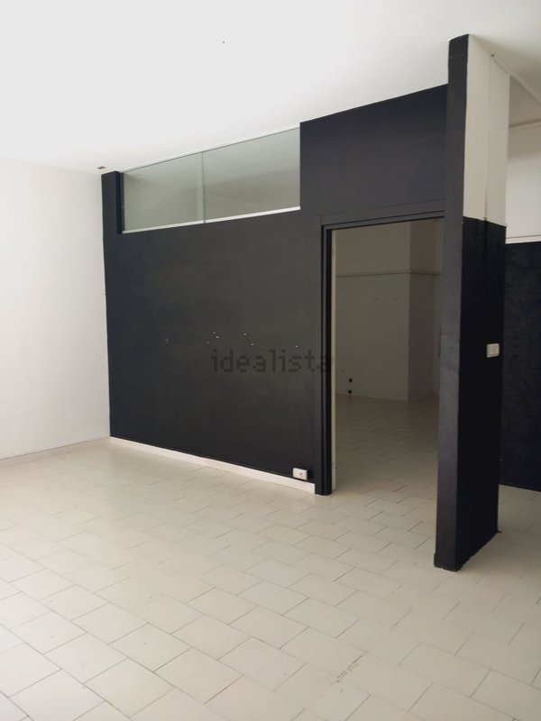 locale commerciale in vendita a Caserta in zona Centro Città