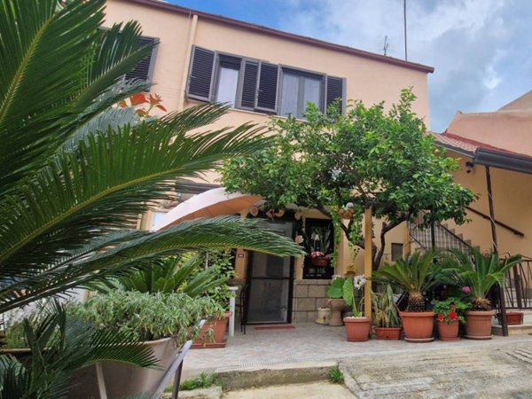 casa indipendente in vendita a Caserta in zona San Clemente