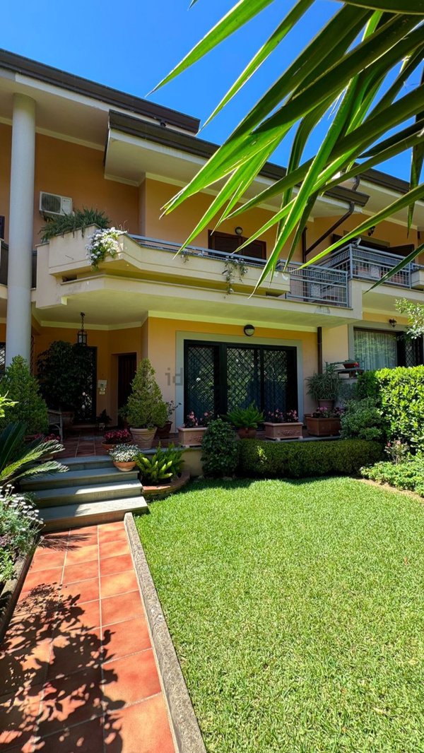 casa indipendente in vendita a Caserta in zona Centro Città