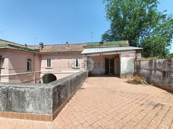 appartamento in vendita a Caserta in zona Acquaviva