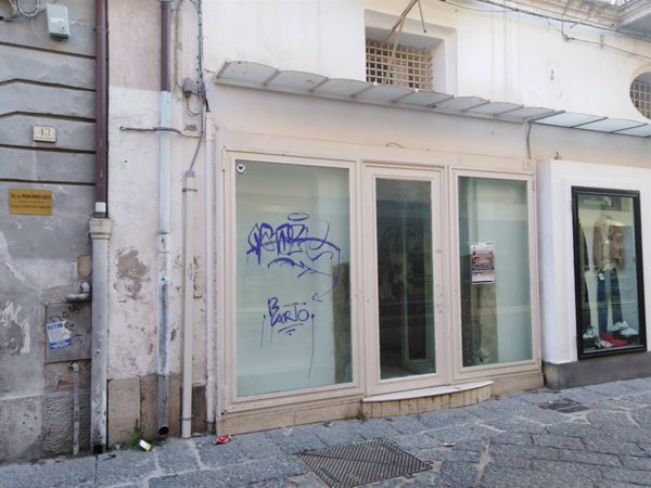 negozio in vendita a Caserta in zona Centro Città