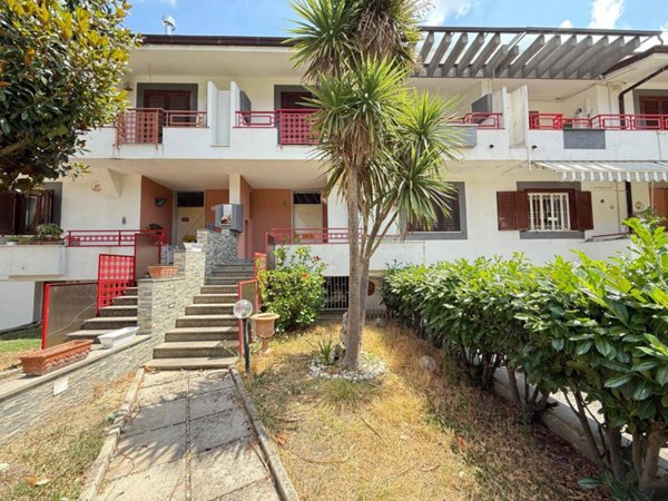 casa indipendente in vendita a Caserta in zona Acquaviva