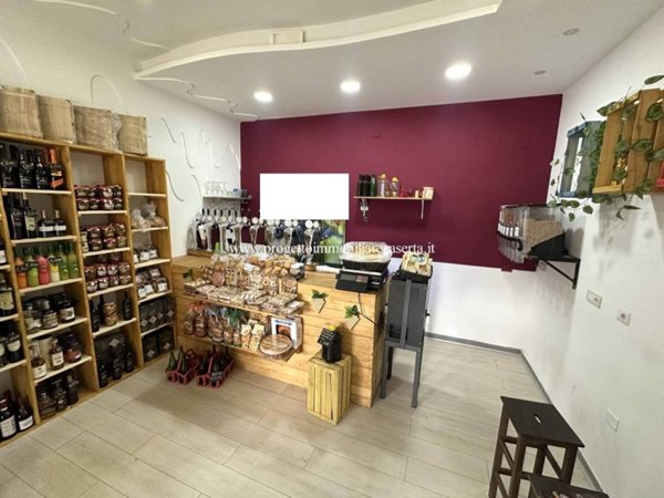 negozio in vendita a Caserta in zona Acquaviva