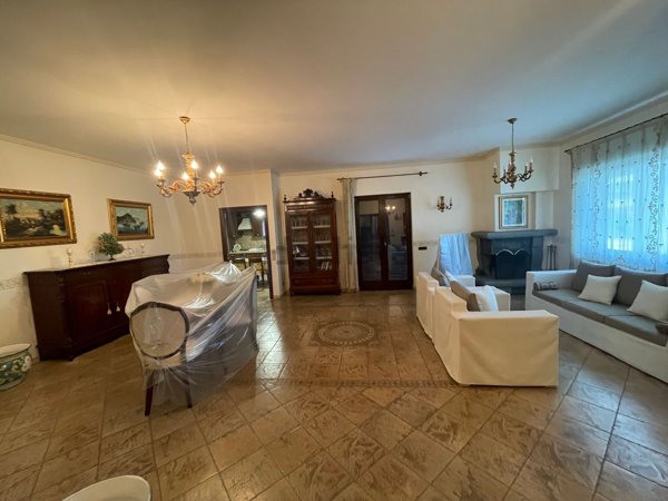 casa indipendente in vendita a Caserta in zona Centro Città