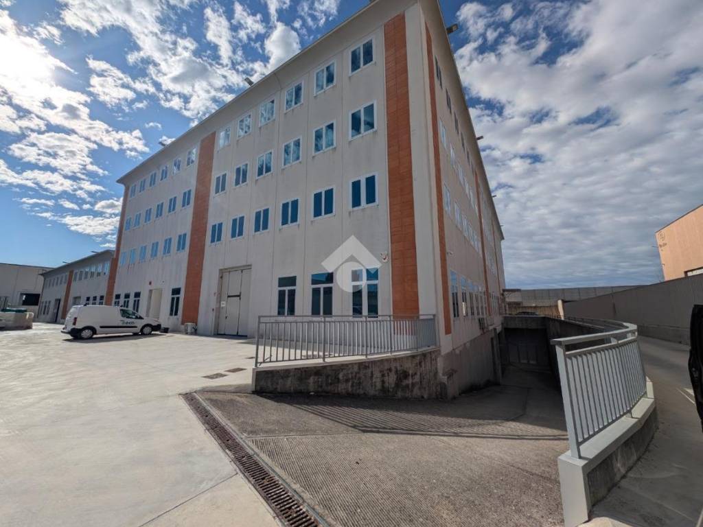 ufficio in vendita a Caserta in zona Acquaviva