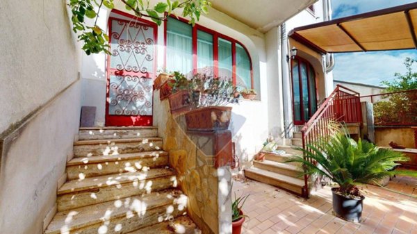 casa indipendente in vendita a Caserta in zona Puccianiello