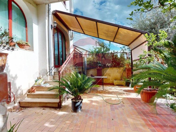 casa indipendente in vendita a Caserta in zona Puccianiello