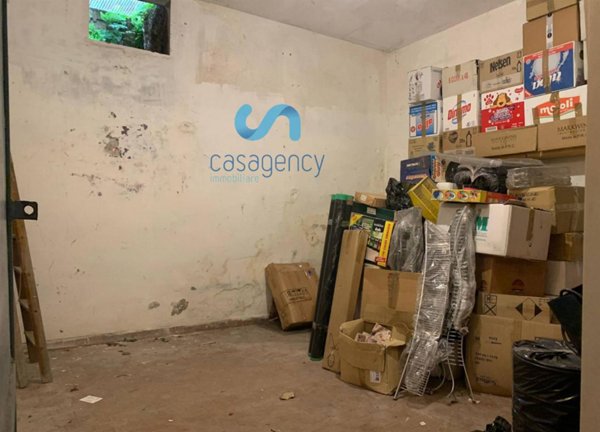 negozio in vendita a Caserta in zona Acquaviva