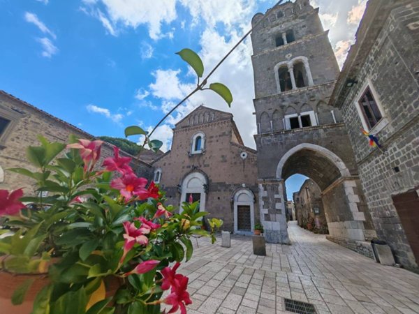 casa indipendente in vendita a Caserta in zona Casertavecchia