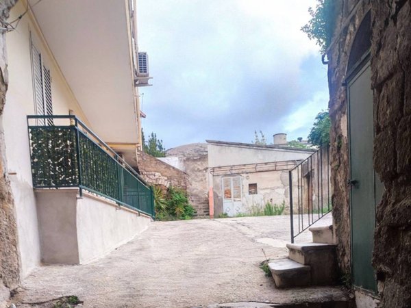 appartamento in vendita a Caserta in zona Acquaviva