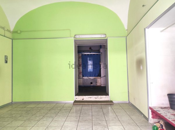locale commerciale in vendita a Caserta in zona Acquaviva