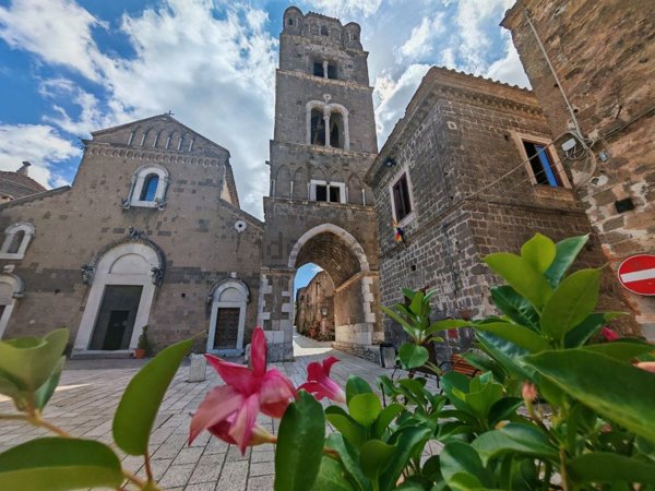 casa indipendente in vendita a Caserta in zona Casertavecchia