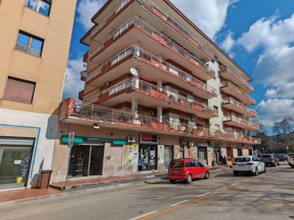 locale commerciale in vendita a Caserta in zona Ospedale