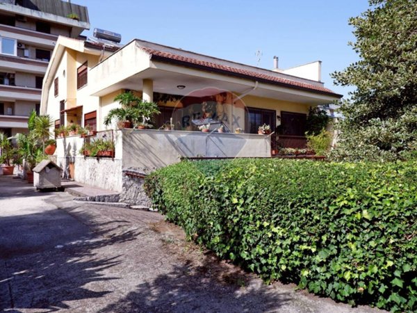casa indipendente in vendita a Caserta in zona Acquaviva