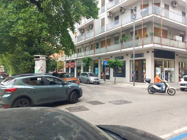 negozio in vendita a Caserta