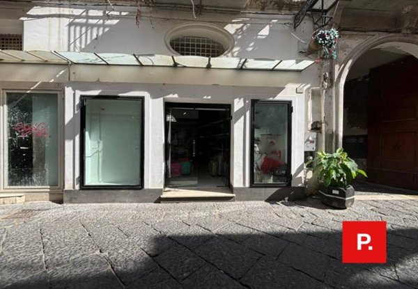 locale commerciale in vendita a Caserta in zona Centro Città