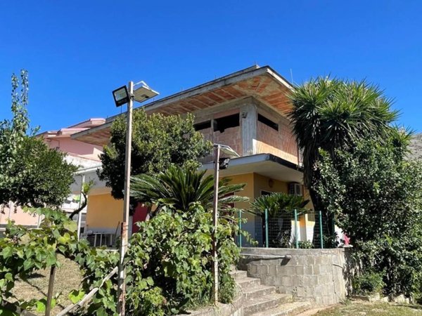 casa indipendente in vendita a Caserta in zona San Clemente