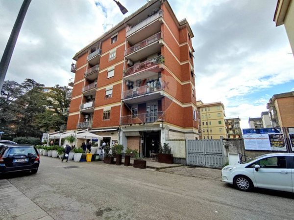 locale commerciale in vendita a Caserta in zona Centro Città