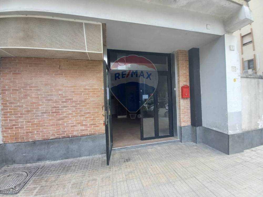 locale commerciale in vendita a Caserta in zona Centro Città