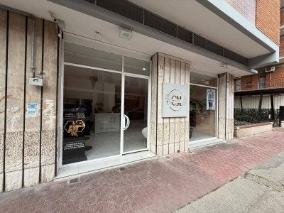 negozio in vendita a Caserta in zona Acquaviva