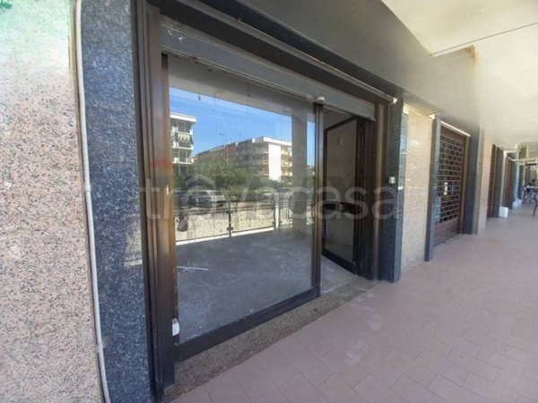 negozio in vendita a Caserta in zona Centurano/Cerasole